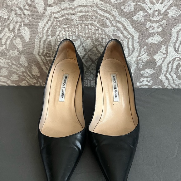 Manolo Blahnik heels, pre-owned, black color, 9.5 size US - Picture 2 of 5